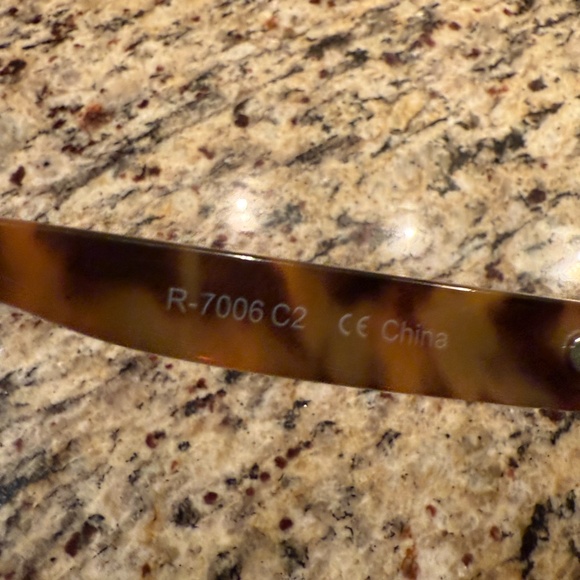 RYAN SIMKHAI Luca Golden Tortoise Readers +1.75 - Picture 3 of 3